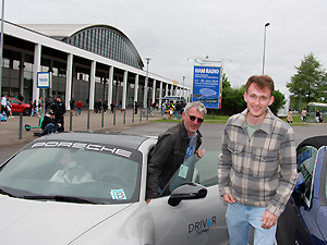 DRIVAR Porsche 911 GT3 con piloti sorridenti al Tuning World Bodensee